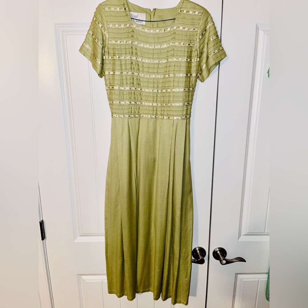 Like NEW, Sage green Sarah Elizabeth petite size 4